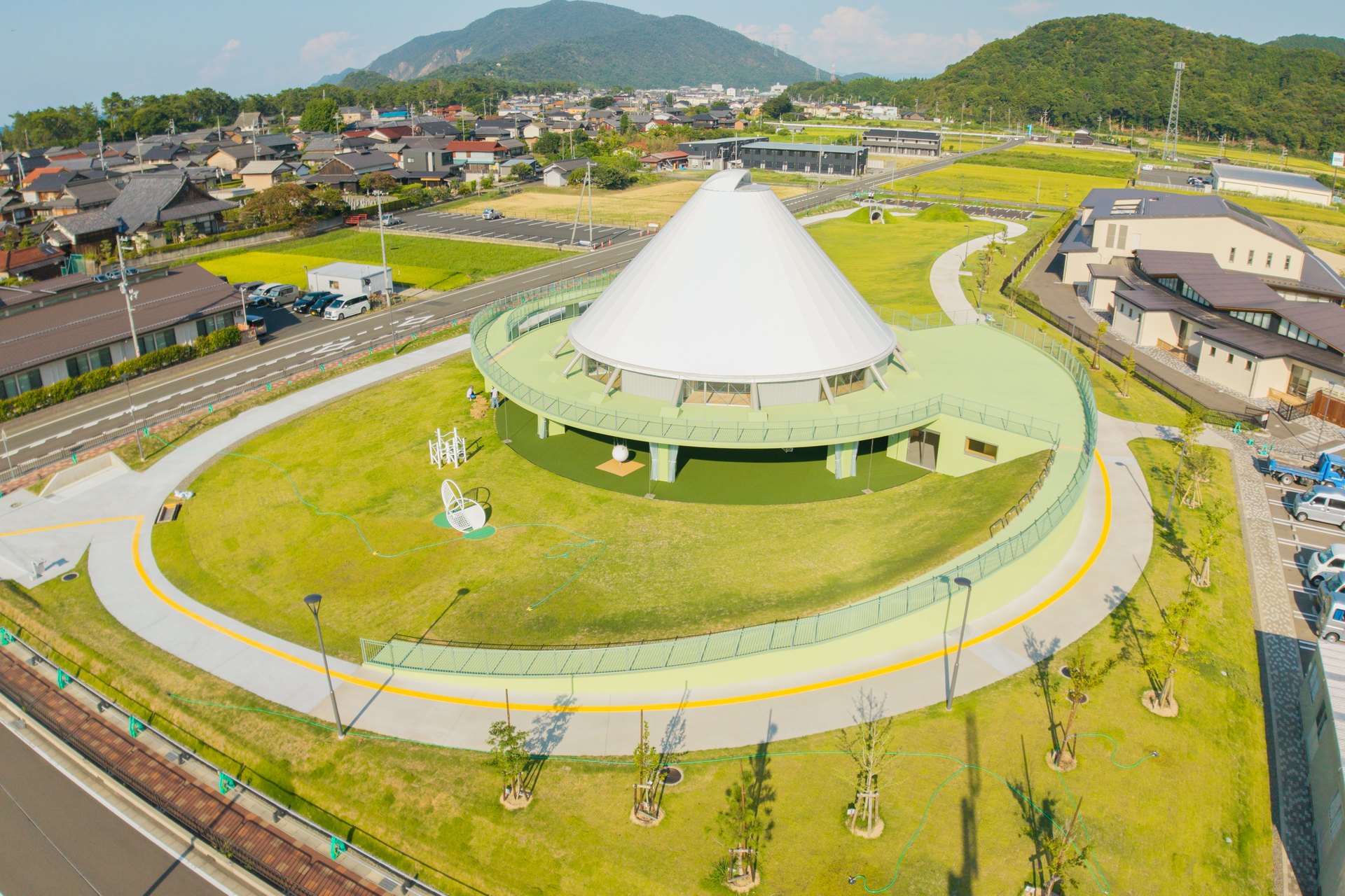 道路側から見た高浜公園ソラノワの全景